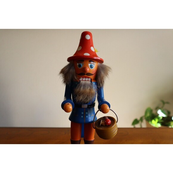 10.75" VEB Hodrewa Rothenthal German Democratic Republic Nutcracker Mushroom Man - Picture 12 of 13